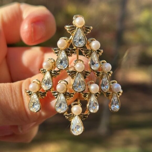 HOLIDAY🎄🎄NINA RICCI for AVON “Tree of Angels” Gold Christmas BROOCH - Picture 2 of 9